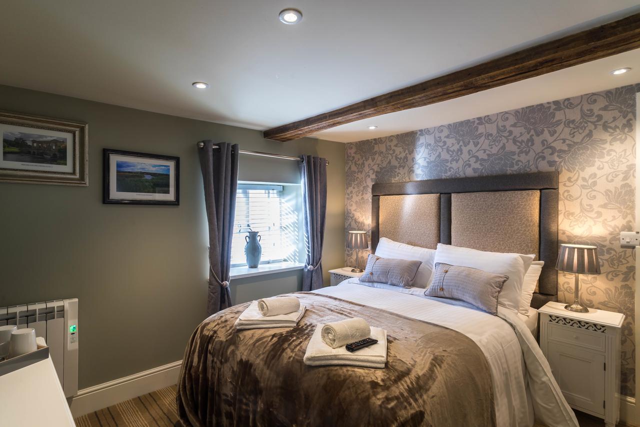 Greyhound Inn Wilton Wilton  Екстер'єр фото