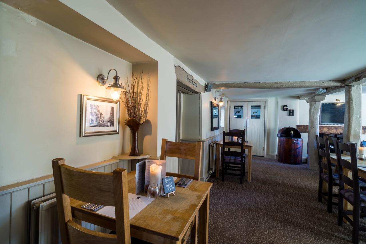Greyhound Inn Wilton Wilton  Екстер'єр фото